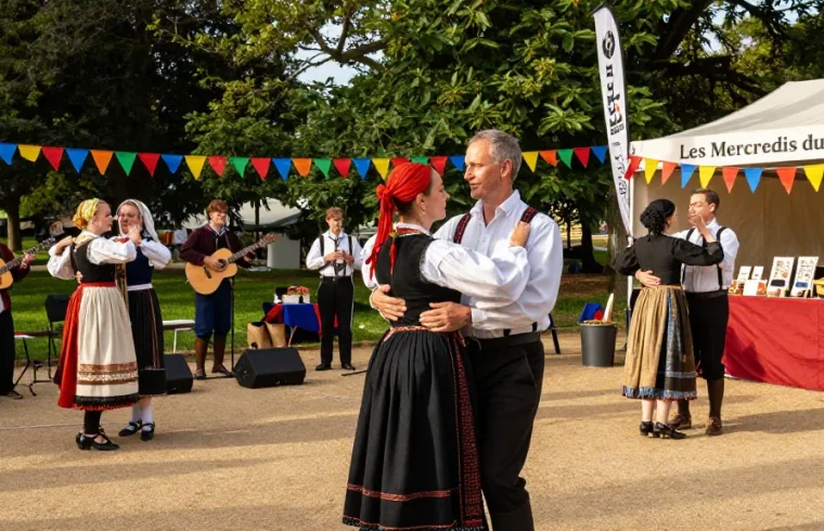 Community gathering at Les Mercredis du Thabor event celebrating Breton culture featuring joyful dancers and local delicacies, highlighting m98 ทางเข้า community connections.